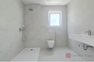 008 2047 91 Makarska Apartment in a newq building with garden and parking space for sale