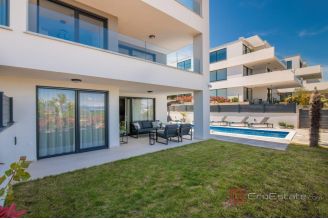 013 1023 32 Krk Luxury three bedroom apartment with pool for sale