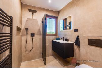 020 1023 34 Krk Modern house with pool for sale