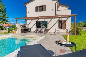 020 1023 34 Krk Modern house with pool for sale