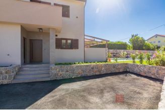 020 1023 34 Krk Modern house with pool for sale