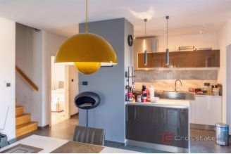 018 1023 35 Krk house with pool and sea view for sale