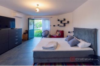 018 1023 35 Krk house with pool and sea view for sale