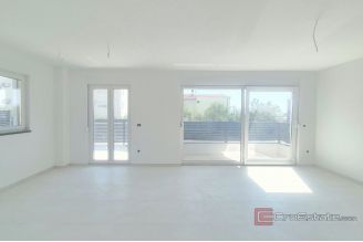 006 2047 92 Makarska Two bedroom apartment with  parking and garden for sale