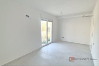 006 2047 92 Makarska Two bedroom apartment with  parking and garden for sale