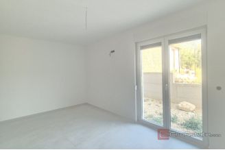 006 2047 92 Makarska Two bedroom apartment with  parking and garden for sale