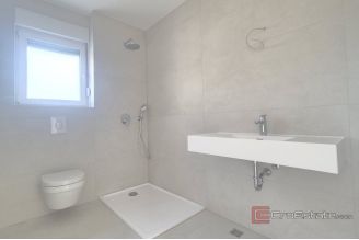 006 2047 92 Makarska Two bedroom apartment with  parking and garden for sale