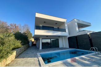 015 1023 37 Krk house with pool near the beach for sale