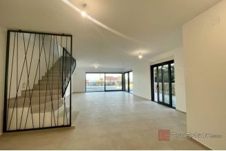 015 1023 37 Krk house with pool near the beach for sale