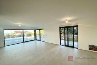 015 1023 37 Krk house with pool near the beach for sale