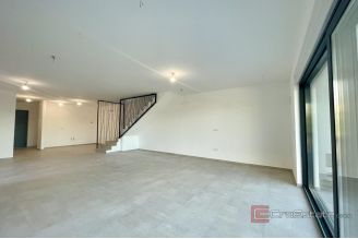 015 1023 37 Krk house with pool near the beach for sale