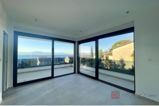 015 1023 37 Krk house with pool near the beach for sale