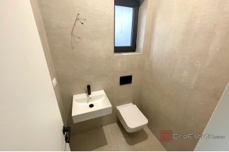 015 1023 37 Krk house with pool near the beach for sale