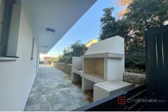 015 1023 37 Krk house with pool near the beach for sale