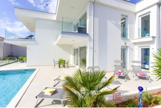 016 1023 39 Krk Villa with four apartments and open sea view for sale