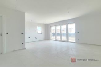 007 2047 93 Makarska Two bedroom apartment with garage for sale