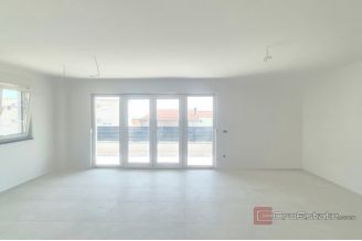 007 2047 93 Makarska Two bedroom apartment with garage for sale