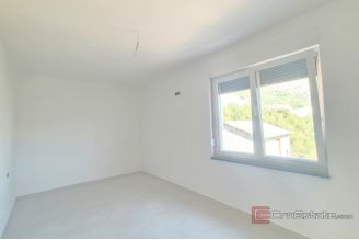 007 2047 93 Makarska Two bedroom apartment with garage for sale