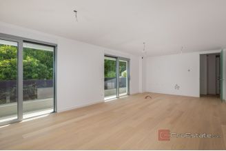 013 1024 36 Opatija Luxury apartment with sea view for sale