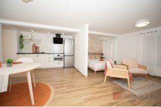 013 5410 30 Kastela Stone house in the first row to the sea for sale