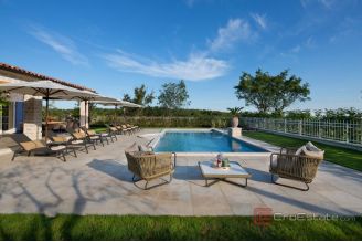 020 1026 17 Rovinj Luxury villa  with pool and shared sports fields for sale