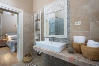 020 1026 17 Rovinj Luxury villa  with pool and shared sports fields for sale