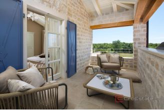 020 1026 17 Rovinj Luxury villa  with pool and shared sports fields for sale