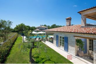 020 1026 17 Rovinj Luxury villa  with pool and shared sports fields for sale