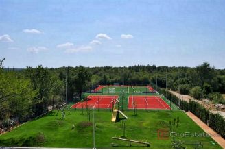 020 1026 17 Rovinj Luxury villa  with pool and shared sports fields for sale