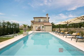001 1026 19 Rovinj villa with pool and sports fields for sale