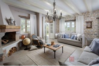 019 1026 19 Rovinj villa with pool and sports fields for sale