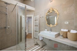 019 1026 19 Rovinj villa with pool and sports fields for sale