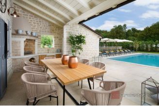 019 1026 19 Rovinj villa with pool and sports fields for sale