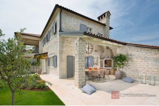 019 1026 19 Rovinj villa with pool and sports fields for sale