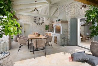 019 1026 18 Rovinj Luxury villa with pool for sale