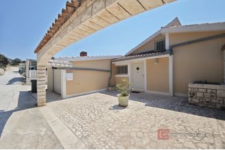 020 2051 29 Rogoznica Villa with pool and olive grove for sale