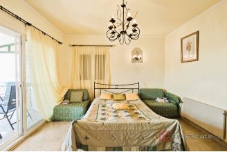 020 2051 29 Rogoznica Villa with pool and olive grove for sale