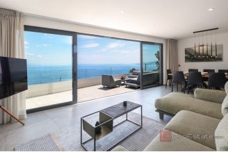 020 1024 41 Opatija Villa with pool and view of the bay for sale