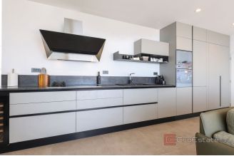 020 1024 41 Opatija Villa with pool and view of the bay for sale