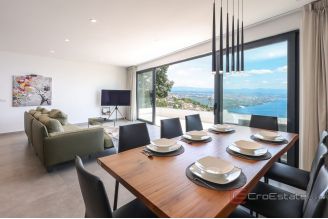 020 1024 41 Opatija Villa with pool and view of the bay for sale