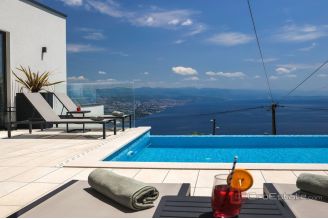 020 1024 41 Opatija Villa with pool and view of the bay for sale