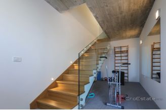 020 1024 41 Opatija Villa with pool and view of the bay for sale