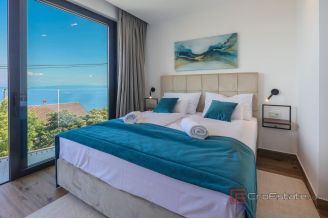 020 1024 41 Opatija Villa with pool and view of the bay for sale