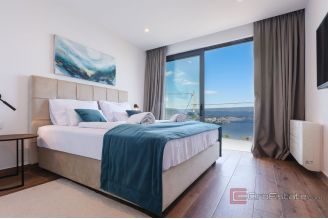 020 1024 41 Opatija Villa with pool and view of the bay for sale