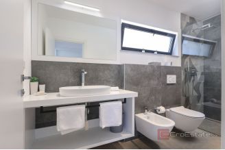 020 1024 41 Opatija Villa with pool and view of the bay for sale