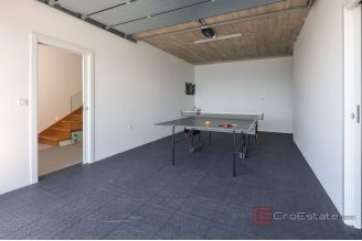 020 1024 41 Opatija Villa with pool and view of the bay for sale