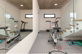 020 1024 41 Opatija Villa with pool and view of the bay for sale