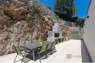 020 1024 41 Opatija Villa with pool and view of the bay for sale