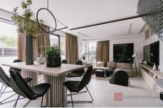 020 2043 180 Modern house with pool for rent