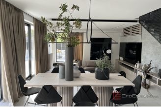 020 2043 180 Modern house with pool for rent